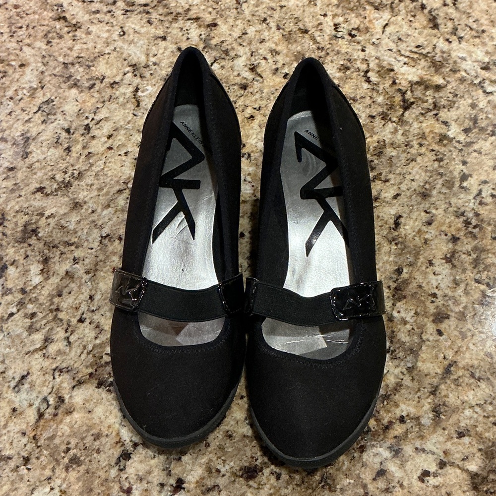 Anne Klein Sport Black Heeled Shoes Patten Leather Back and Strap Size 8.5